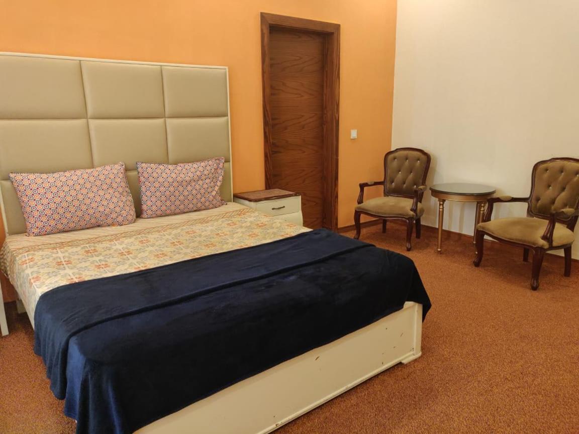Zaib Guest House E-11 イスラマバード エクステリア 写真