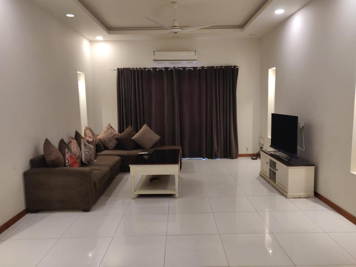 Zaib Guest House E-11 イスラマバード エクステリア 写真