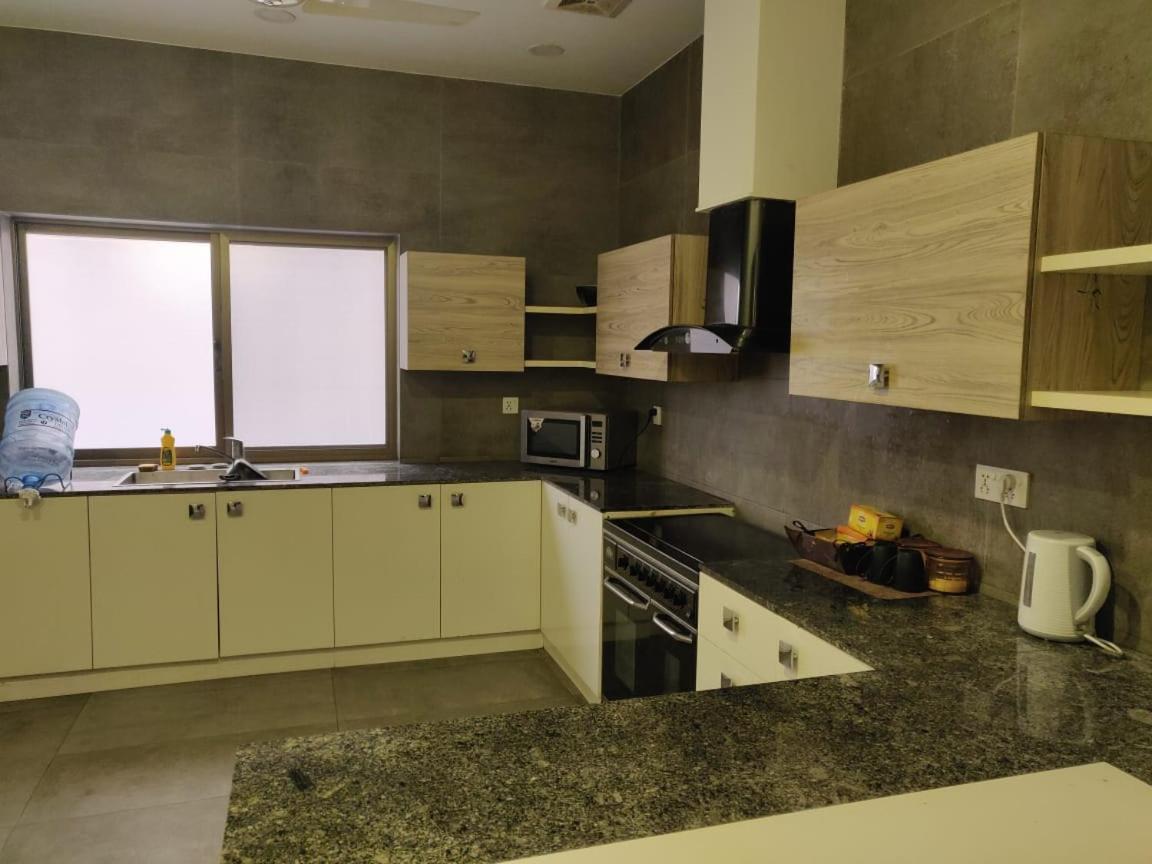 Zaib Guest House E-11 イスラマバード エクステリア 写真