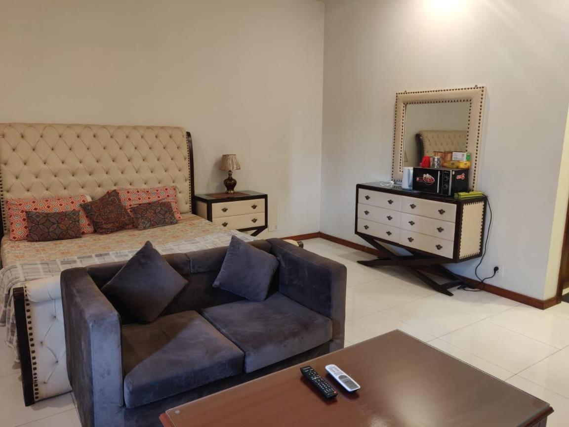 Zaib Guest House E-11 イスラマバード エクステリア 写真