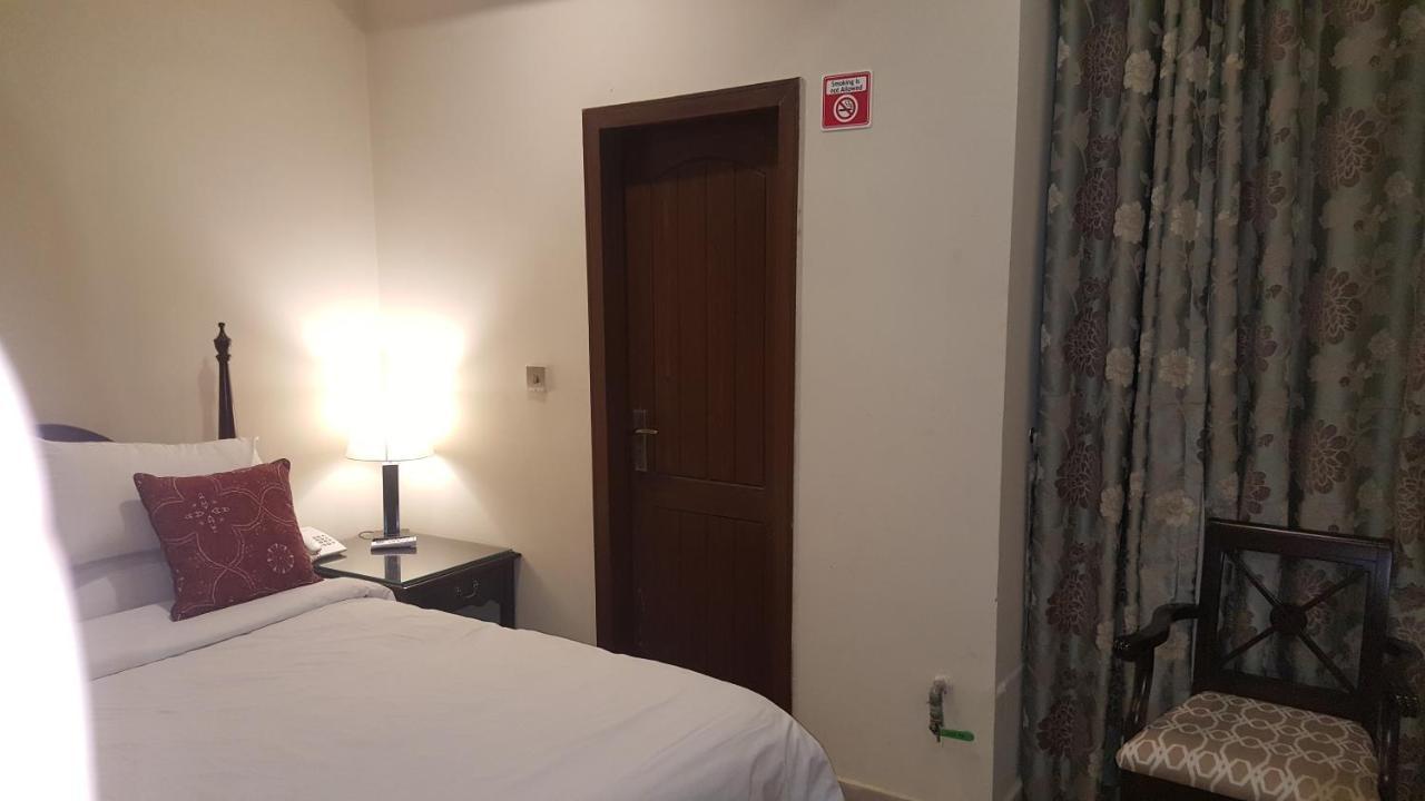Zaib Guest House E-11 イスラマバード エクステリア 写真